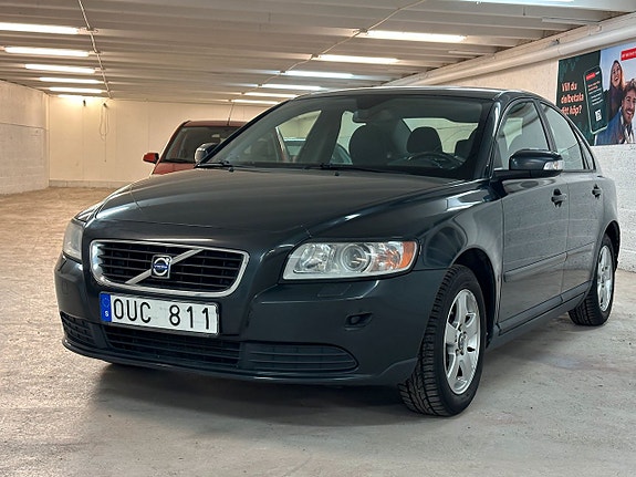 Volvo S40 2 of 5