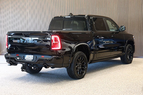 Dodge RAM 1500 3 of 15