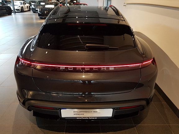 Porsche Taycan Cross Turismo 4 of 5