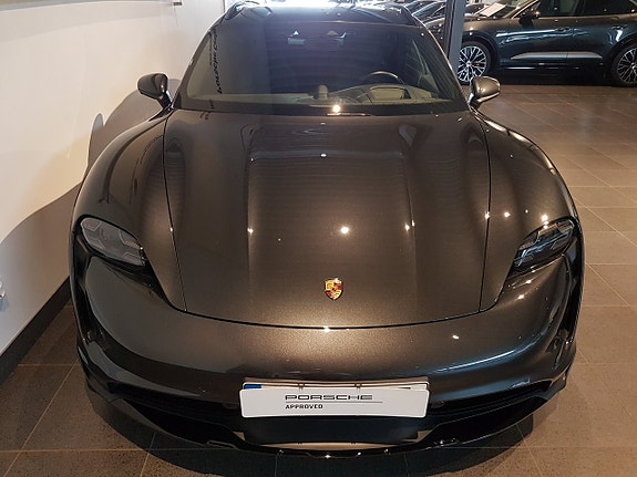 Porsche Taycan Cross Turismo 3 of 5