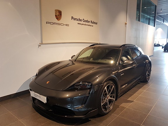 Porsche Taycan Cross Turismo 2 of 5