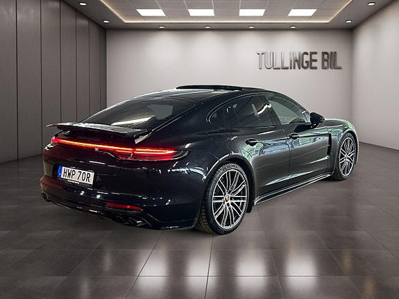 Porsche Panamera 4 5 of 5