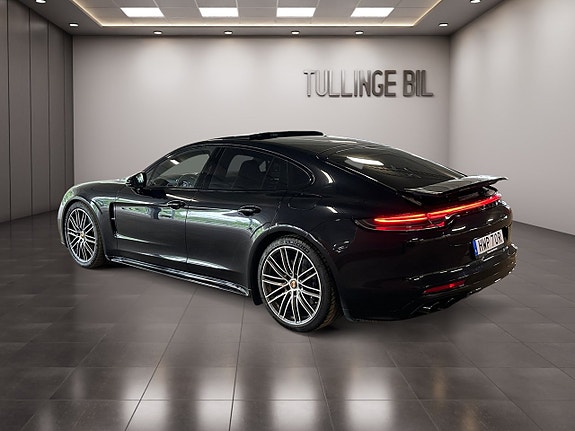 Porsche Panamera 4 3 of 5