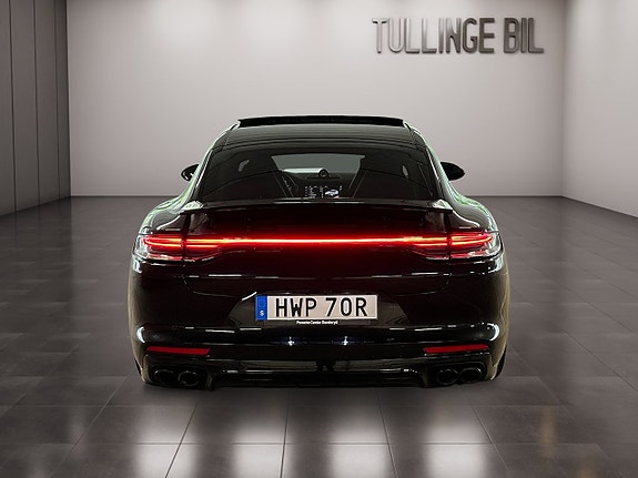 Porsche Panamera 4 4 of 5