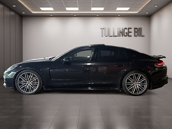 Porsche Panamera 4 2 of 5