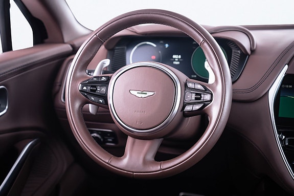 Aston Martin DBX 10 of 19