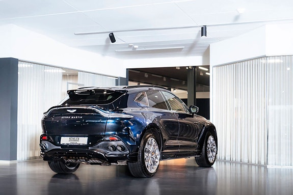 Aston Martin DBX 2 of 5