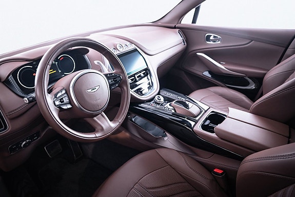 Aston Martin DBX 9 of 19