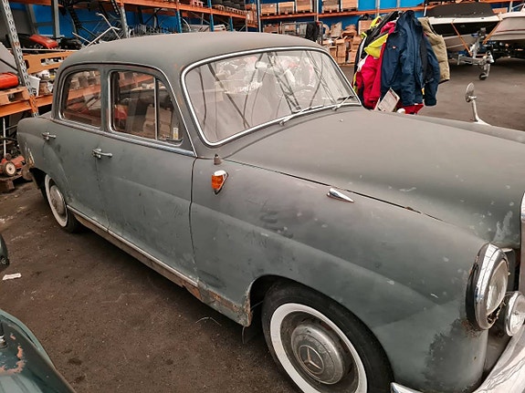 Mercedes-Benz 190 3 of 5