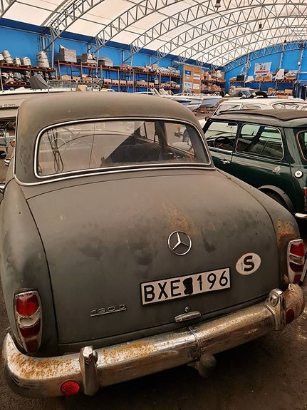 Mercedes-Benz 190 4 of 5