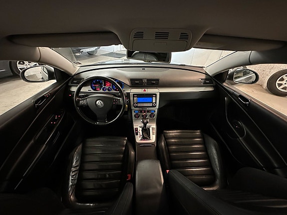 Volkswagen Passat 12 of 17