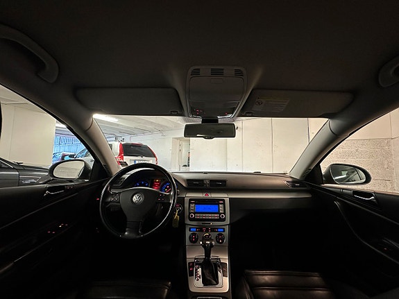Volkswagen Passat 13 of 17