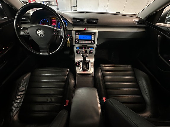 Volkswagen Passat 14 of 17