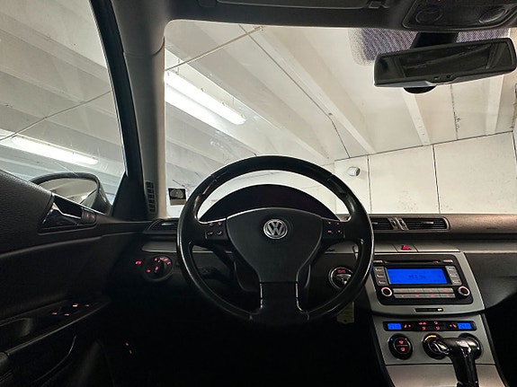 Volkswagen Passat 15 of 17