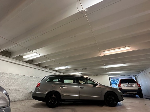 Volkswagen Passat 3 of 17
