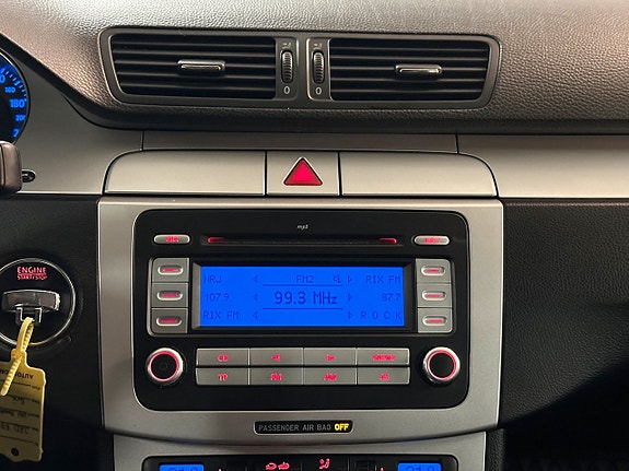 Volkswagen Passat 11 of 17