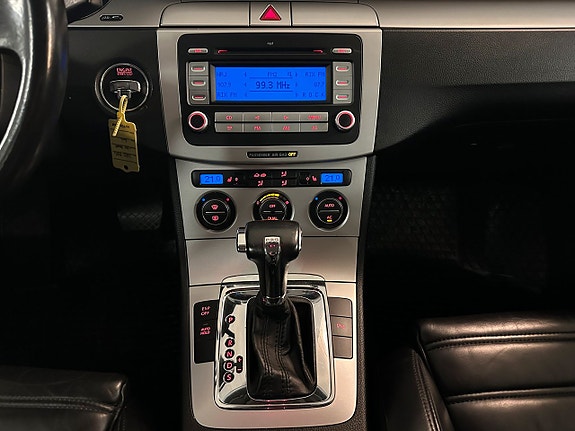 Volkswagen Passat 10 of 17