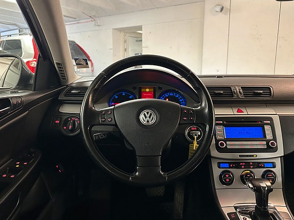 Volkswagen Passat 16 of 17