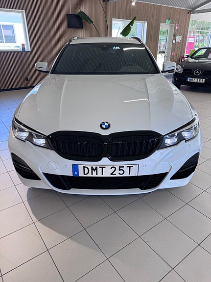 BMW 320d 3 of 5