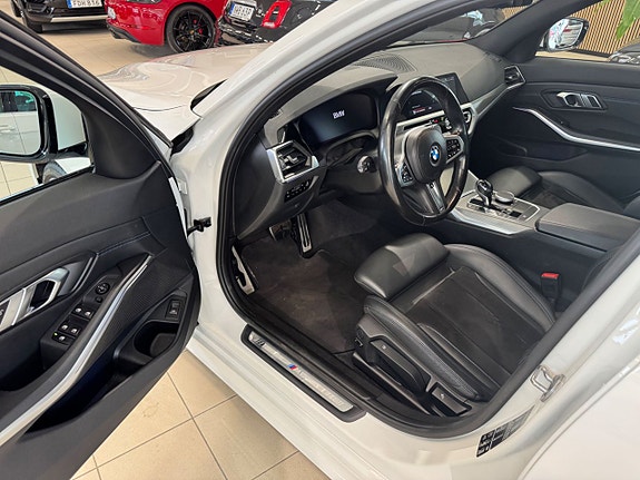 BMW 320d 4 of 5