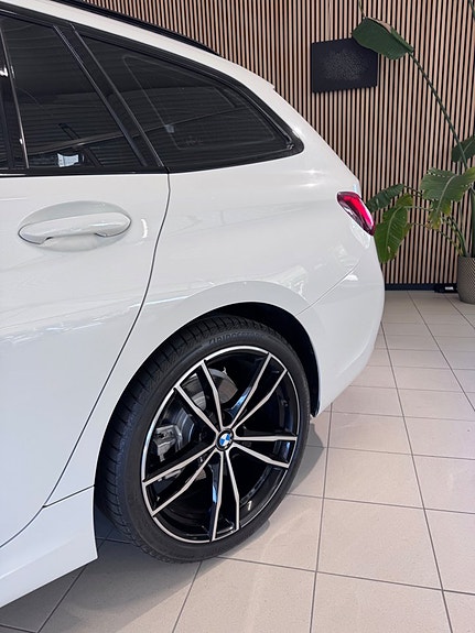 BMW 320d 15 of 22