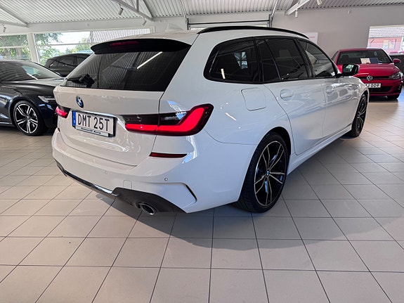 BMW 320d 2 of 5