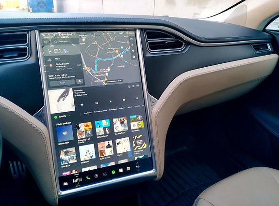 Tesla Model S 17 of 19