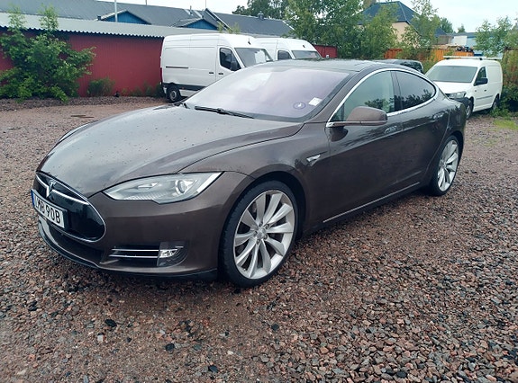 Tesla Model S 2 of 19