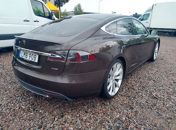 Tesla Model S 10 of 19