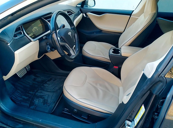 Tesla Model S 12 of 19