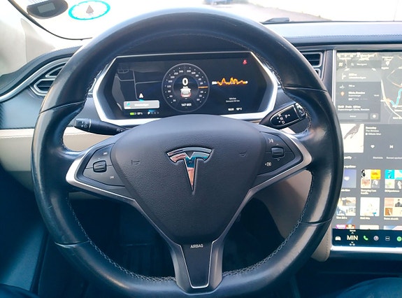 Tesla Model S 15 of 19
