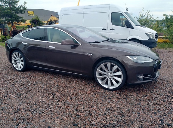 Tesla Model S 8 of 19