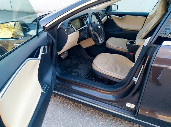 Tesla Model S 11 of 19