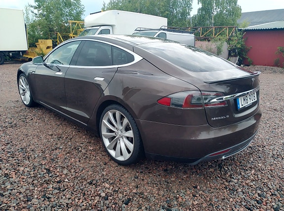 Tesla Model S 4 of 19