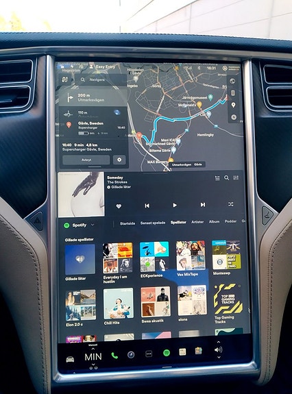 Tesla Model S 18 of 19