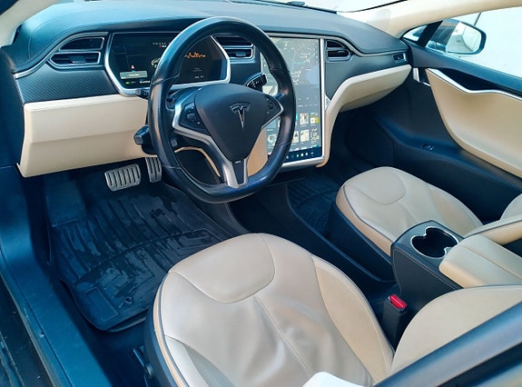 Tesla Model S 13 of 19