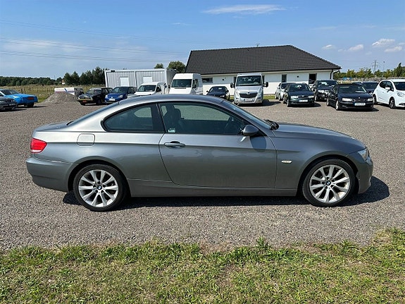 BMW 330Xi 10 of 13