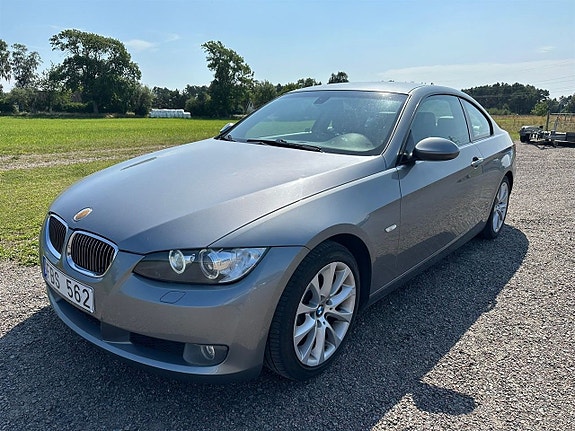 BMW 330Xi 2 of 13