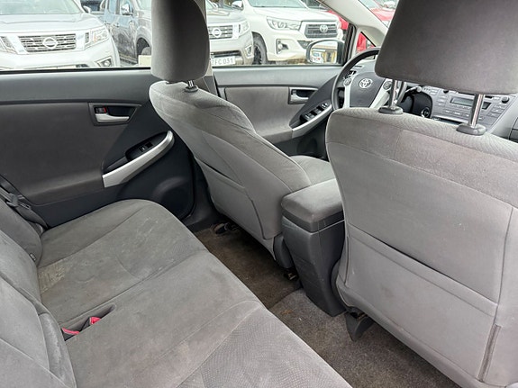 Toyota Prius 10 of 19