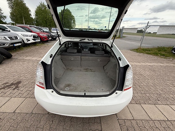 Toyota Prius 12 of 19