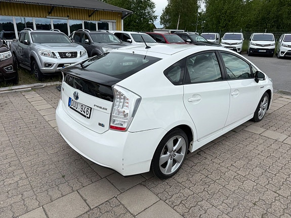 Toyota Prius 3 of 5