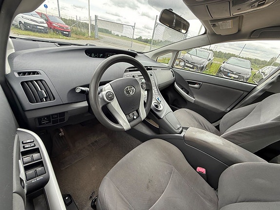 Toyota Prius 14 of 19