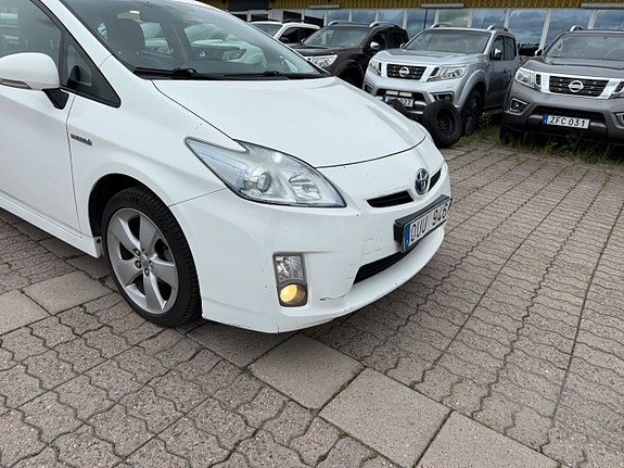 Toyota Prius 8 of 19