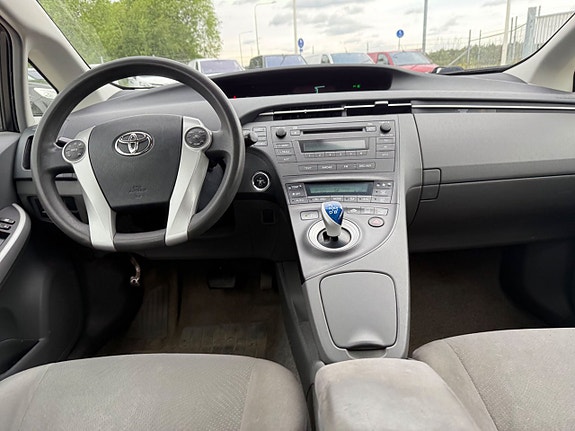 Toyota Prius 11 of 19