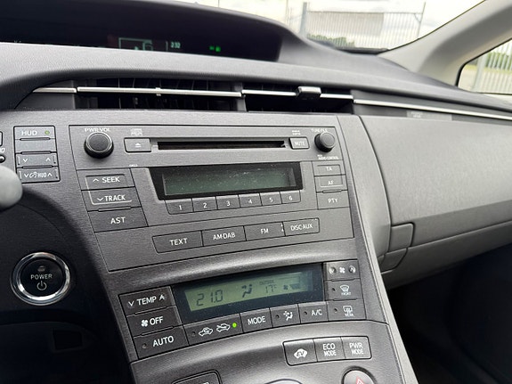 Toyota Prius 16 of 19