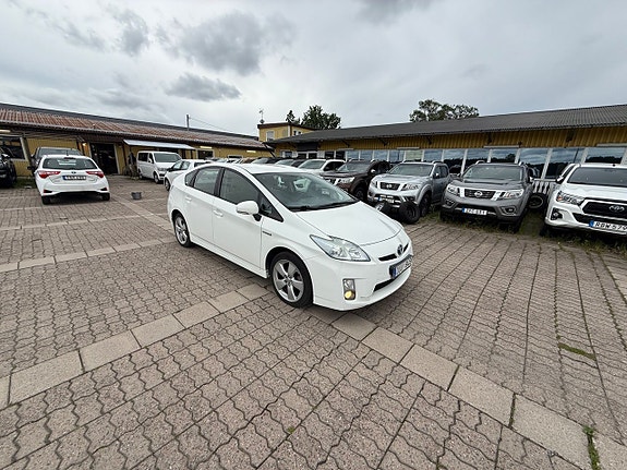 Toyota Prius 7 of 19