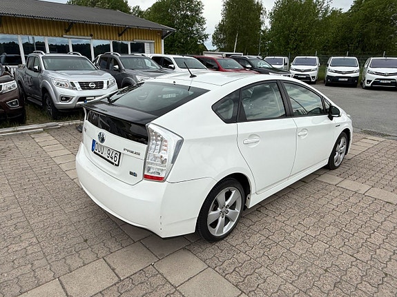 Toyota Prius 4 of 5