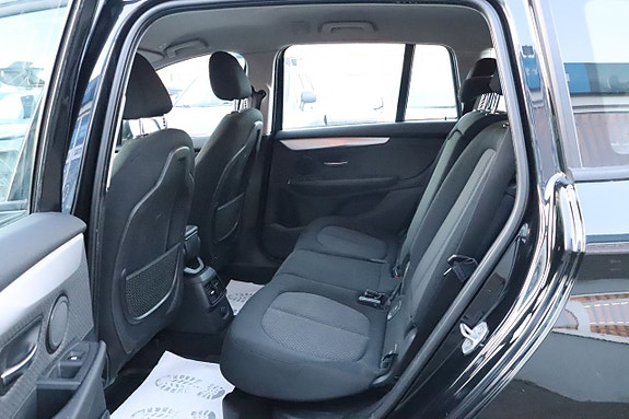 BMW 218 10 of 12