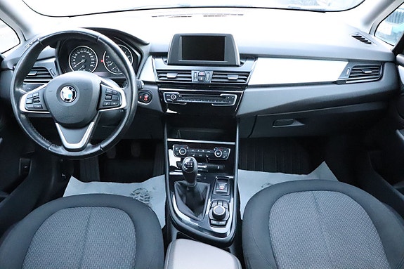 BMW 218 7 of 12