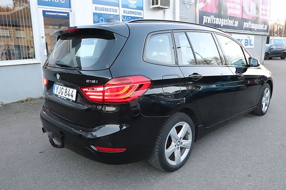 BMW 218 3 of 12